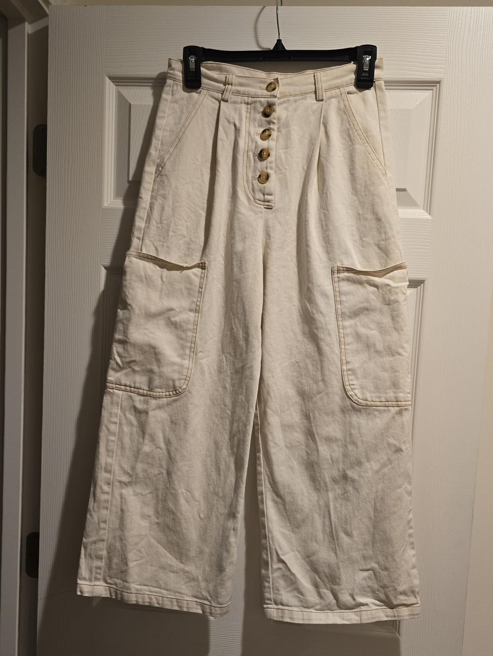 Mod Ref Button-Front Wide-Leg Cargo Pants in Cream